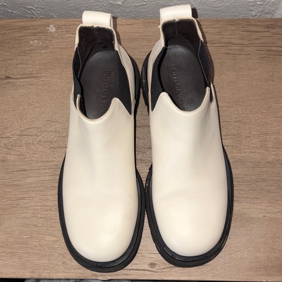 Bottega Veneta Cream Chelsea Boots - Picture 4 of 5